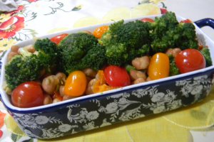 Salata de broccoli cu naut si fasole
