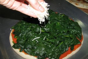 Pizza cu spanac si ou