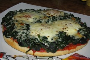 Pizza cu spanac si ou