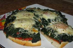 Pizza cu spanac si ou