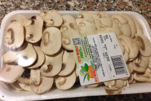 Ciuperci cu pasta de carnati