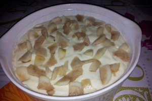 Prajitura cu crema de branza si pere