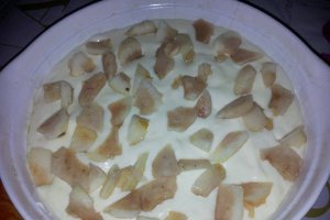 Prajitura cu crema de branza si pere