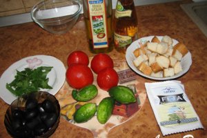 Salata crocanta cu rosii si branza feta
