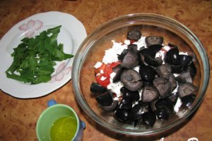 Salata crocanta cu rosii si branza feta