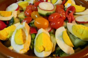 Salata cu oua si cartofi