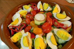 Salata cu oua si cartofi