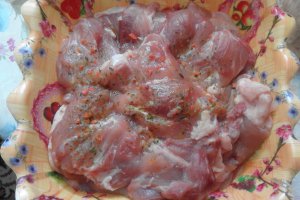 Pulpe dezosate la cuptor, cu vin si busuioc