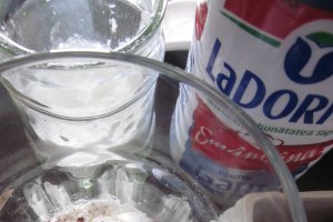 Iepure cu vegetale si smantana