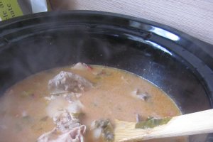 Iepure cu vegetale si smantana