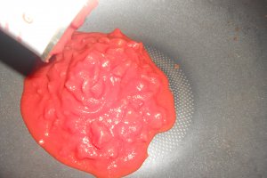 Spaghette integrale cu sos iute si carne de porc