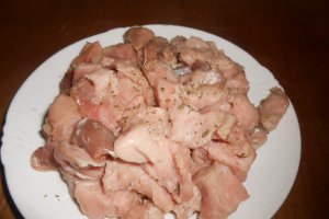 Spaghette integrale cu sos iute si carne de porc