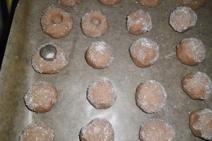 Biscuiti cu crema de ciocolata