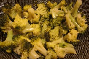 Mini baghete umplute cu piept de pui si broccoli