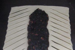 Placinta impletita cu gem de prune si nuci