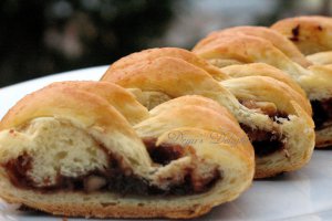 Placinta impletita cu gem de prune si nuci
