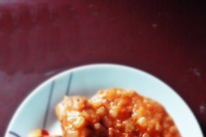 Tocanita de ceapa cu aripioare de pui si suc de rosii
