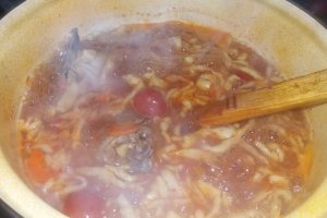 Ciorba de cocos cu taietei de casa