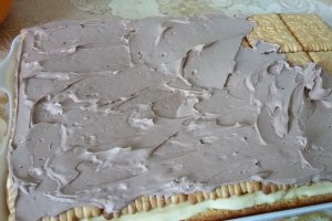 Prajitura cu doua creme, visine si banane