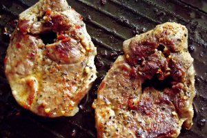 Pulpa de miel la gratar pregatita cu aparatul de marinat FoodSaver