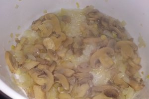 Supa de ciuperci cu muschiulet de porc
