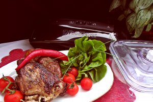 Friptura de miel cu ghimbir si ceapa rosie pregatita cu aparatul de marinat FoodSaver