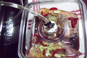 Friptura de miel cu ghimbir si ceapa rosie pregatita cu aparatul de marinat FoodSaver