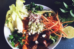 Salata vietnameza Pachetel de Primavara