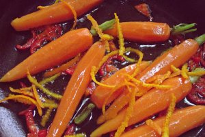 Salata de morcovi si telina cu dressing de portocale