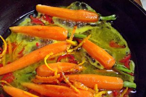 Salata de morcovi si telina cu dressing de portocale