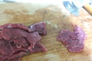 Snitele italiene cu carne de porc si parmezan