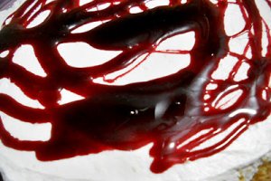 Tort cu crema de branza si jeleu din vin rosu