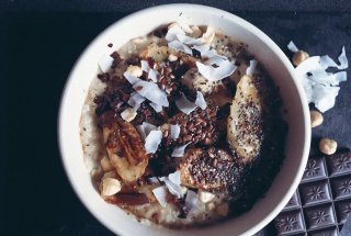 Budinca de ovaz cu banane caramelizate si ciocolata
