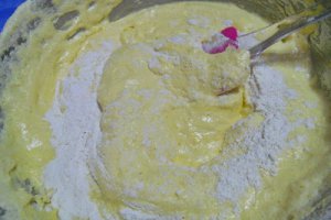 Prajitura cu visine si crema de lapte si mascarpone