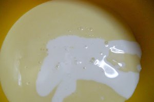 Prajitura cu visine si crema de lapte si mascarpone
