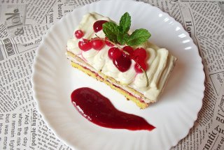 Prajitura cu visine si crema de lapte si mascarpone