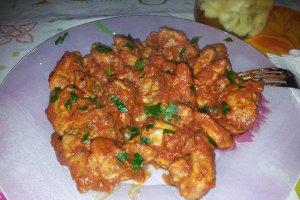 Pulpa de curcan cu sos de rosii la tigaie