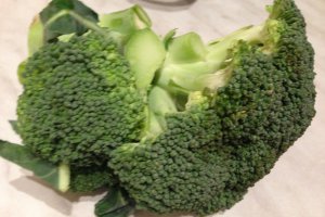 Cartofi cu broccoli si rosii