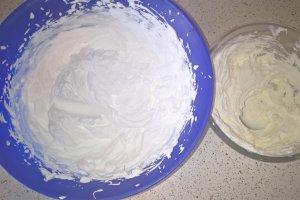 Prajitura cu jeleu de fructe si crema de vanilie