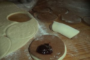 Rulouri bicolore de post cu dulceata