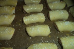 Rulouri bicolore de post cu dulceata