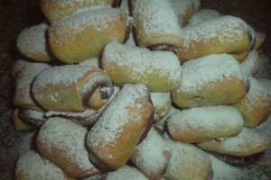 Rulouri bicolore de post cu dulceata