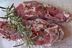 Spata de miel hot & spicy pregatita cu aparatul de marinat FoodSaver
