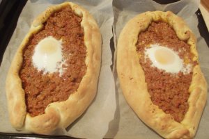 Pizza turceasca din carne de miel marinata cu ajutorul aparatului de marinat FoodSaver