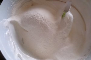 Chec din albusuri in doua culori
