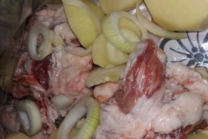 Costita de porc cu cartofi la cuptor