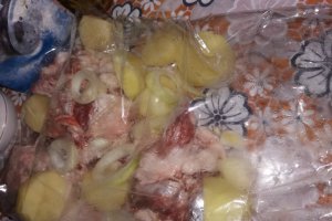 Costita de porc cu cartofi la cuptor