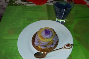 Turnulet cu mere si violete