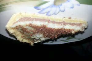 Tarta cu ciocolata, capsuni si kiwi