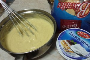 Desert rapid cu banane si crema de vanilie